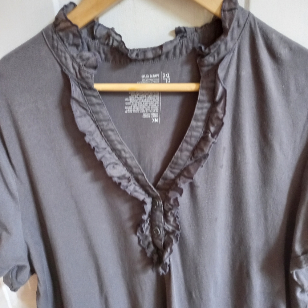 Old Navy grey top, plus size